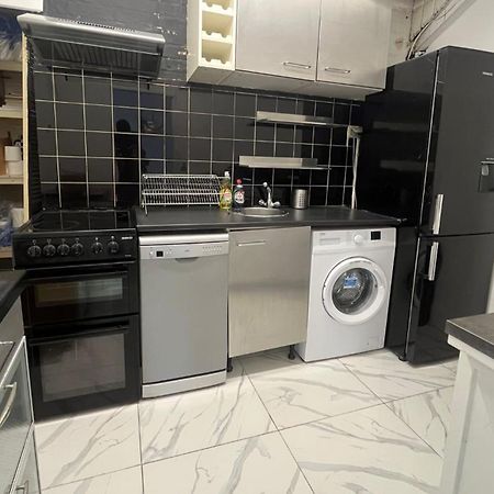 Nifty 2 Bedroom Flat In Goswell Rd London Eksteriør bilde